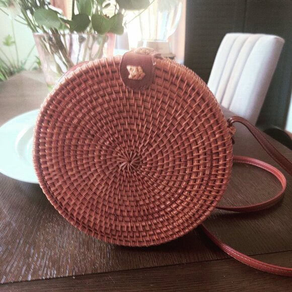 Purse of woven charm in a rich chestnut brown for over the shoulder - Picture 1 of 8